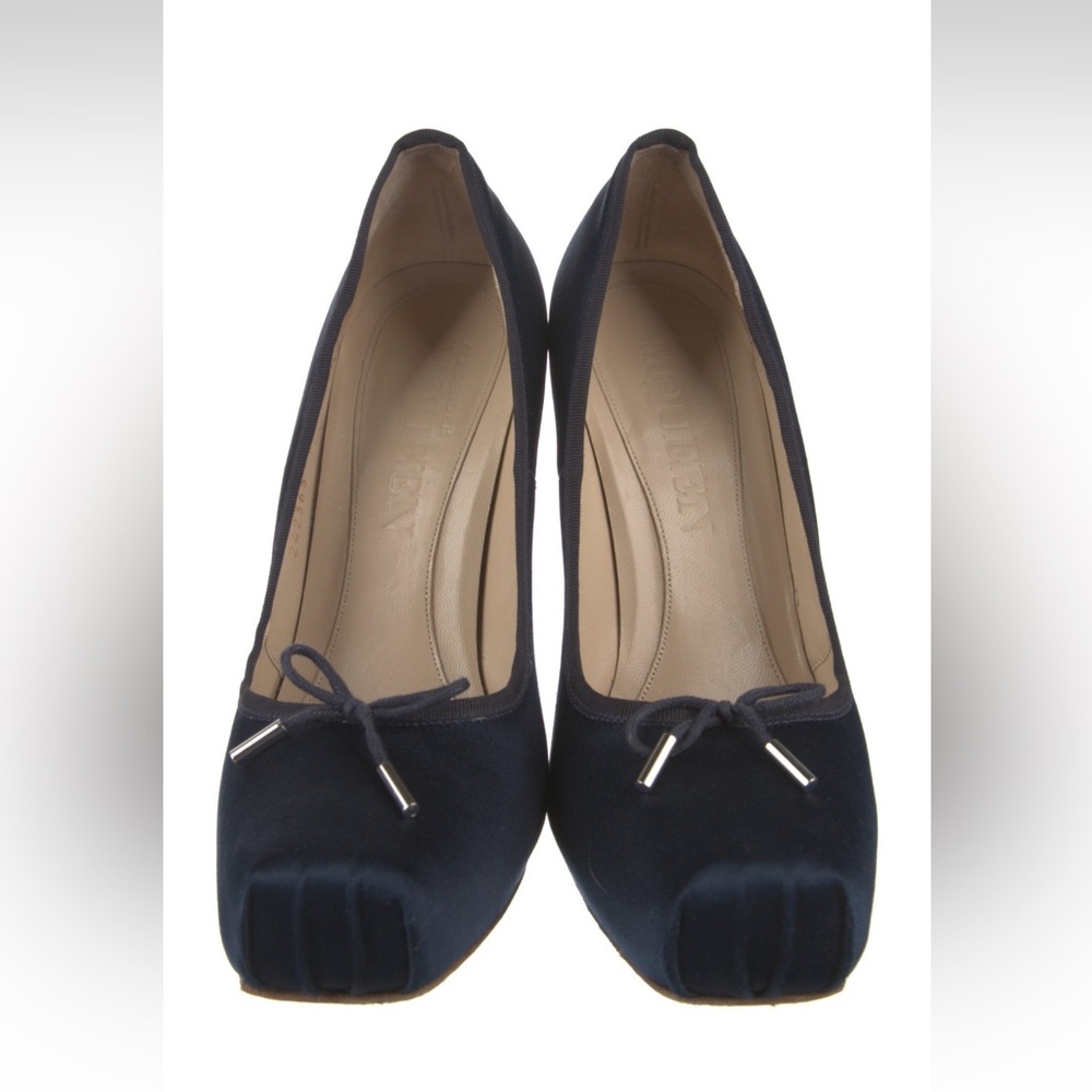 RARE: Satin Ballet Bow Pumps - Picture 2 of 11